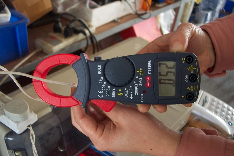 measure amps with a Hall Sensor